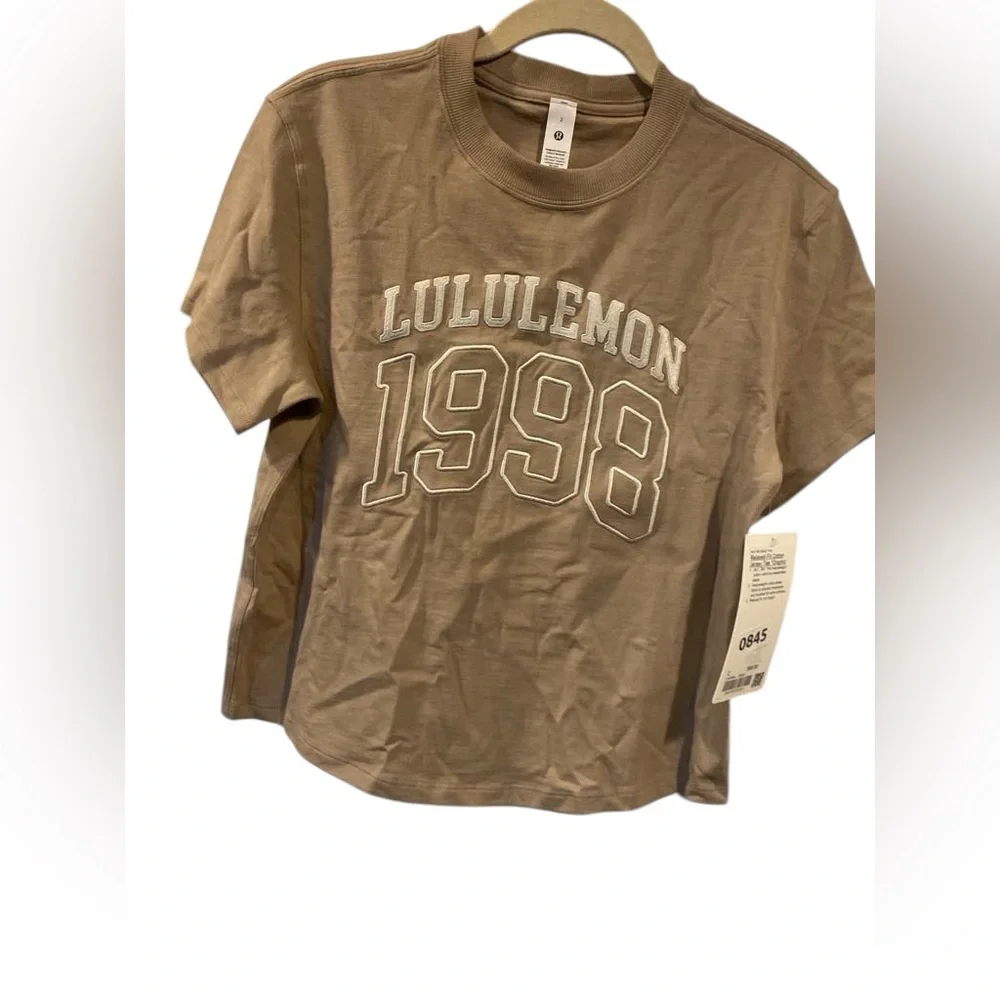 NWT Lululemon relaxed fit cotton jersey tee *graphic SHIITAKE Size 2